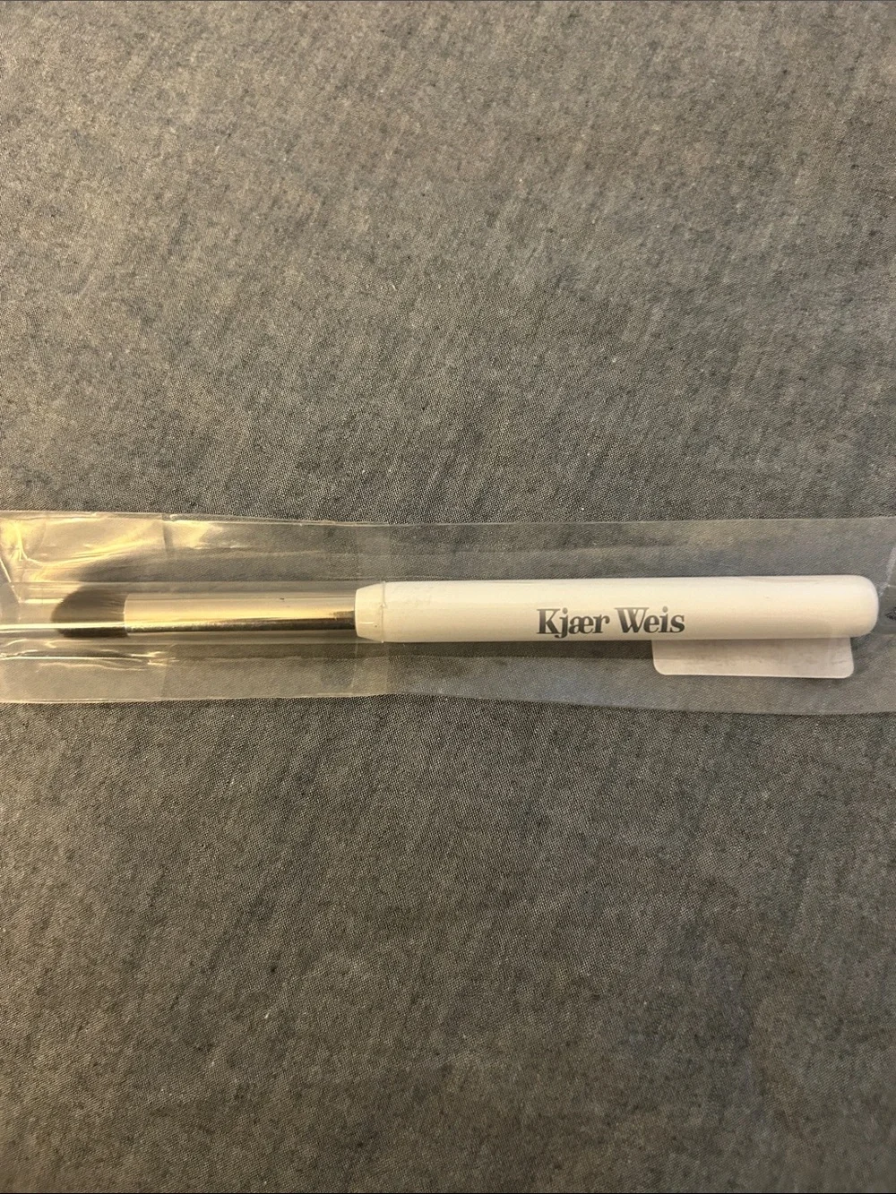 Kjaer Weis😉The Soft Cream Eye Shadow Brush / New Never Used / Authentic / Sealed